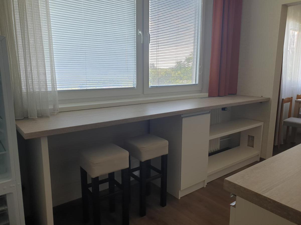 科马尔诺Apartman Valentin公寓 外观 照片